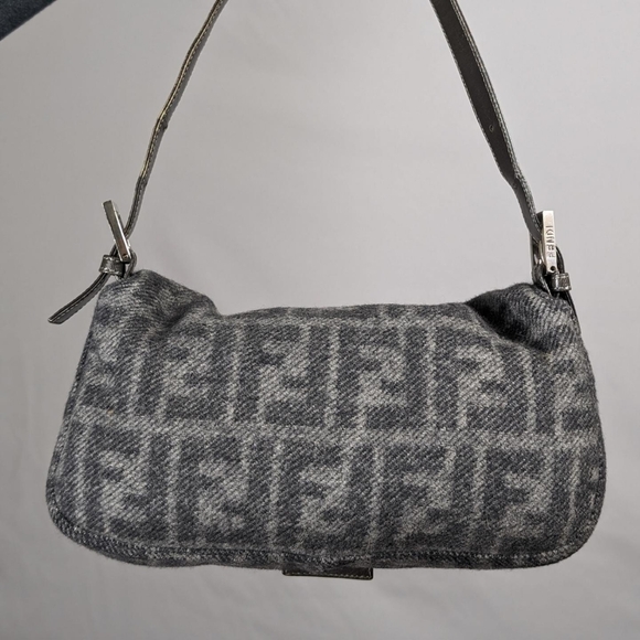 Authentic Fendi - Picture 4 of 5